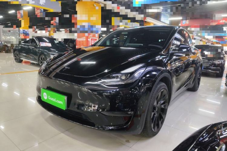 Used Tesla Model Y 2023 Long-Range All-Wheel-Drive Version
