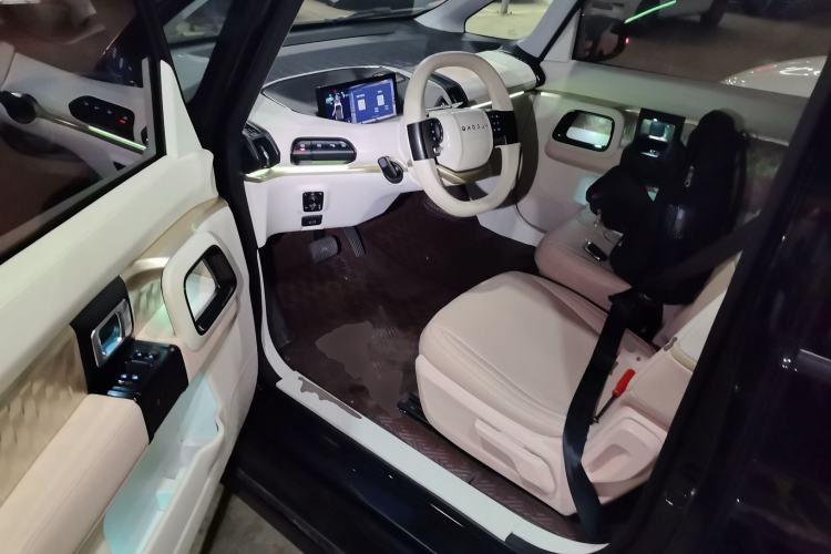 Used Baojun KiWi EV 2021 Artist Model Lithium Iron Phosphate