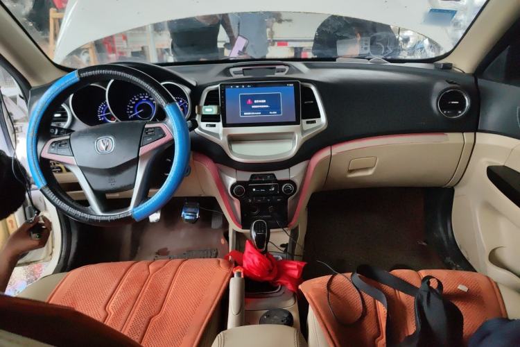 Used CHANGAN Eado 2015 1.6L Manual Luxury Model China IV Standard Center Console