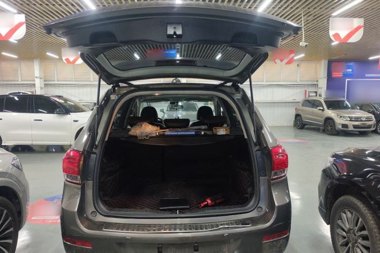 Used Haval H6 2014 Upgraded Model 1.5T Manual Two-Wheel Drive Elite Version Trunk