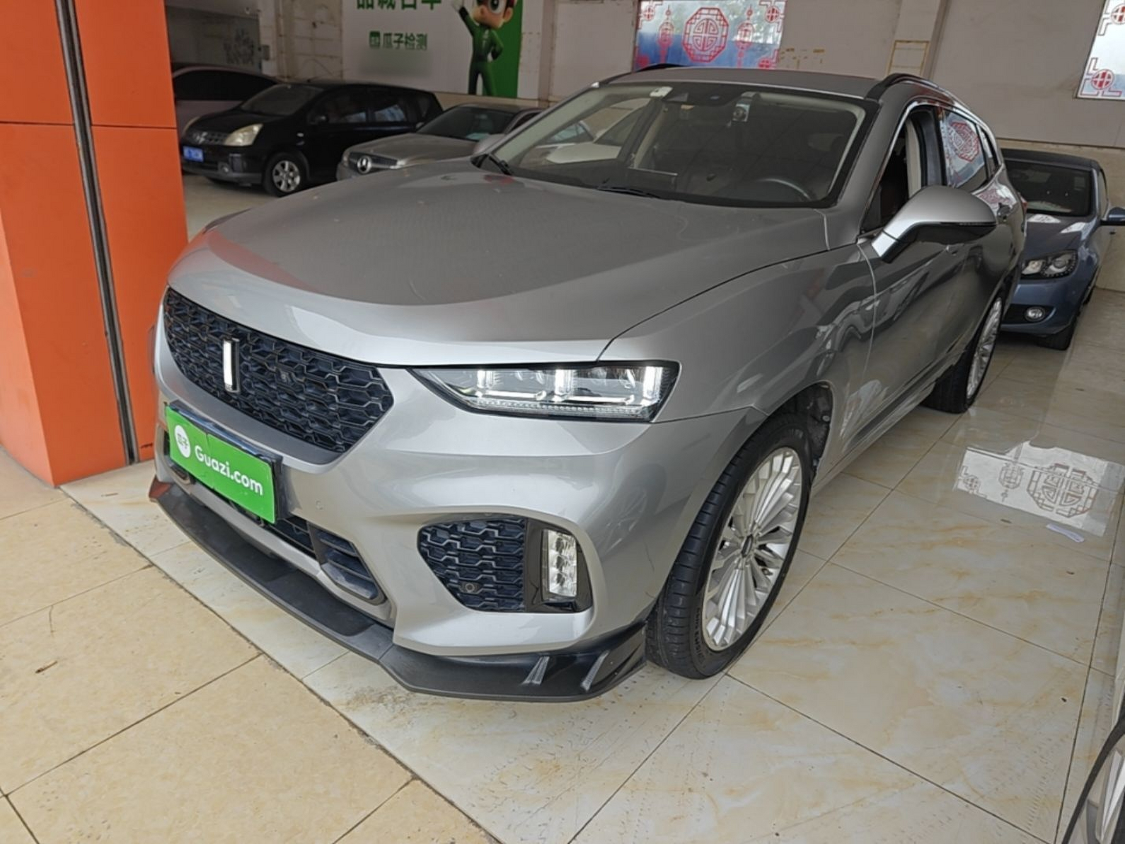 Под передней частью автомобиля