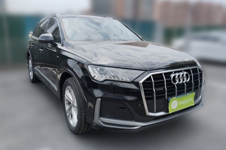 Used Audi Q7 2021 45 TFSI quattro S line Sport model Front Right 45 Deg