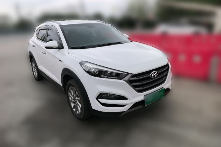 Used Hyundai Tucson 2015 1.6T Dual-Clutch Two-Wheel-Drive Smart Model Front Right 45 Deg