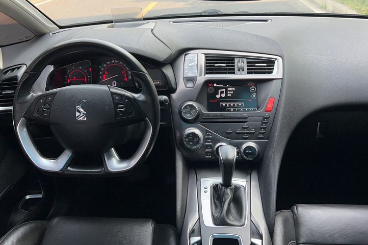 Used DS 5 2015 1.6T Luxury Edition THP160