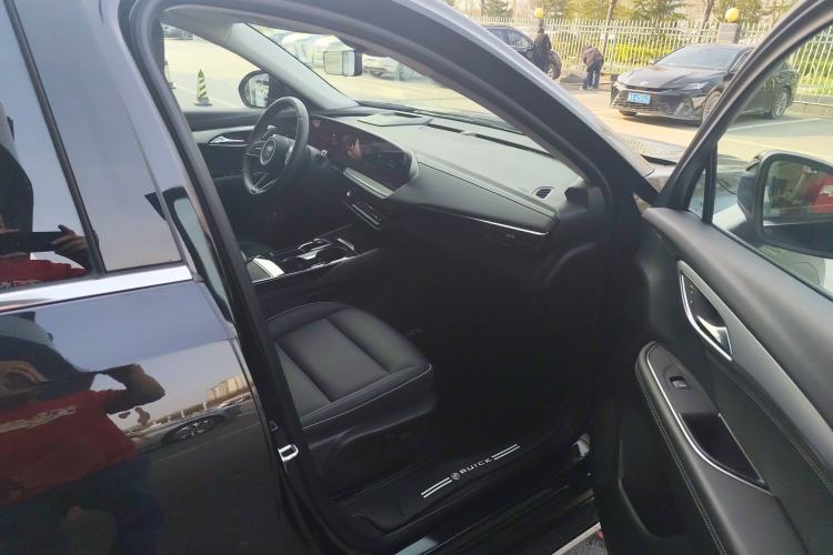 Used Buick Envision 2025 Encore Plus 28T Two-Wheel-Drive Platinum Edition