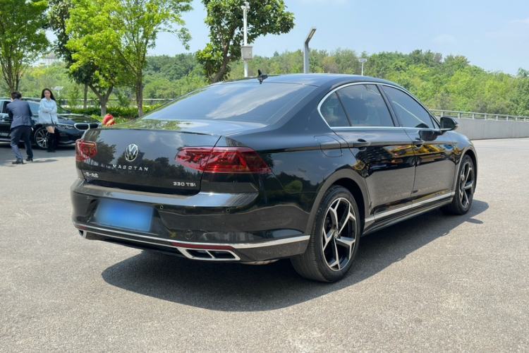 Used Volkswagen Magotan 2023 2 Million Units Limited Edition 330TSI DSG Leading Version
