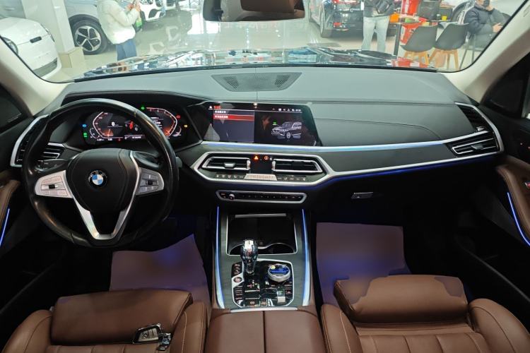 Used BMW X7 2021 xDrive40i Luxury Package with Leading Features
