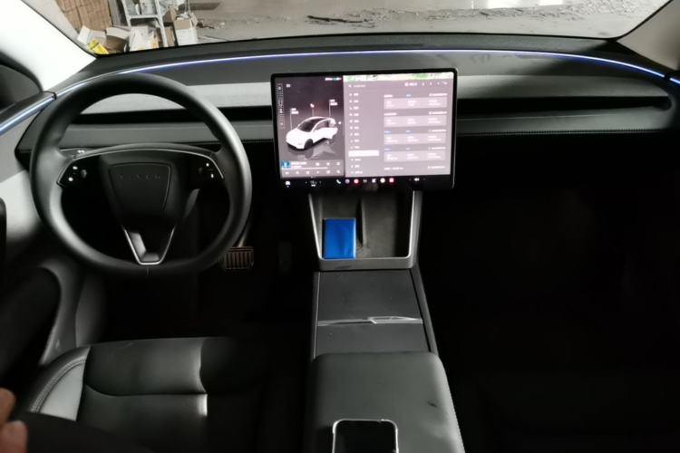 Used Tesla Model Y 2025 Rear-Wheel-Drive Version
