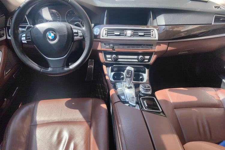 Used BMW 5 Series 2014 535Li Leading Model Center Console