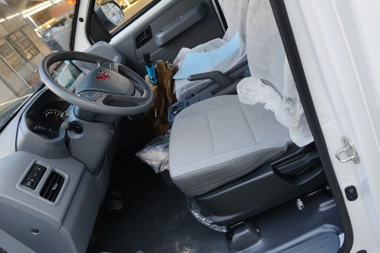 Used Wuling Yangguang 2025 Model 400km Bus Edition—Comfort Edition