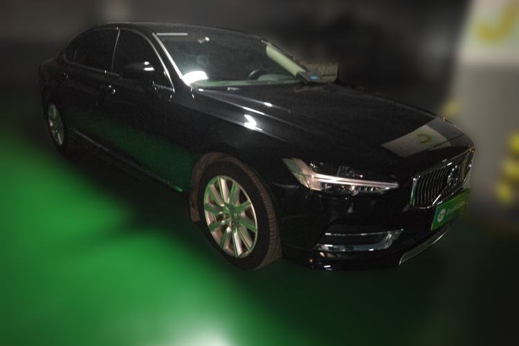 Used Volvo S90 2020 Facelift T5 Smart & Luxurious Edition Front Right 45 Deg