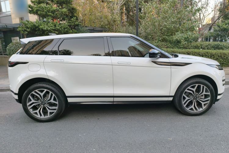Used Land Rover Range Rover Evoque 2024 Aurora L 249 PS Prestige Light-Chasing Edition
