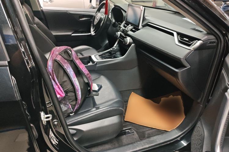 Used Toyota RAV4 2021 2.0L CVT Two-Wheel Drive Fashion PLUS Edition Right Front Seat