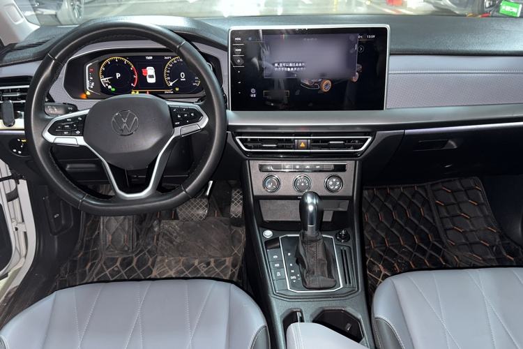 Used Volkswagen Lavida 2023 1.5L Automatic 5 Million Edition Center Console