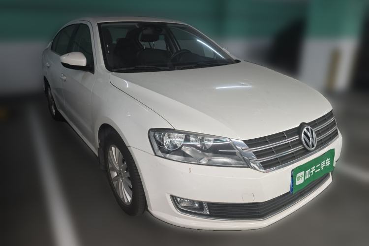 Used Volkswagen Lavida 2013 Revised Version 1.6L Automatic Luxury Edition Front Right 45 Deg