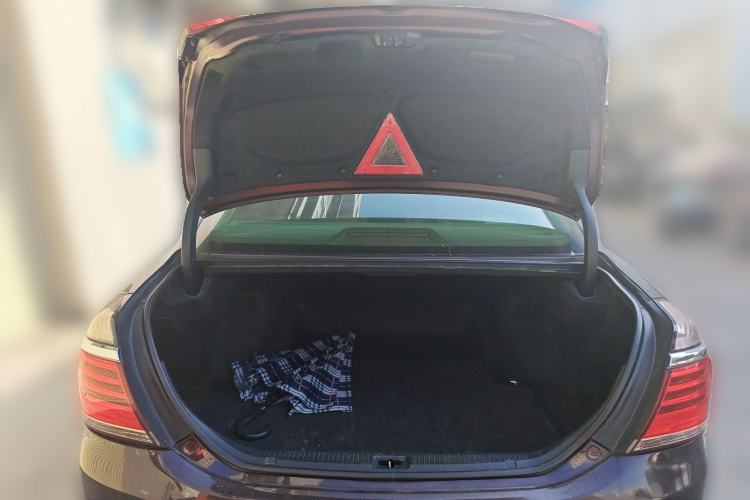 Used Toyota Crown 2012 2.5L Royal Leather Edition Trunk