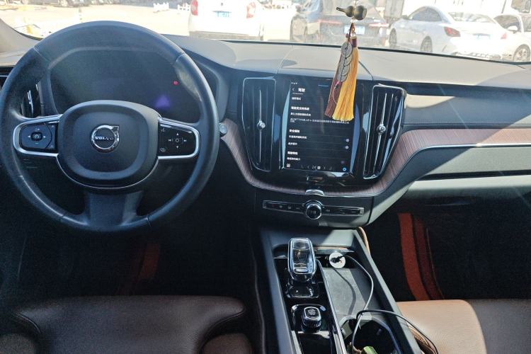 Used Volvo XC60 2022 B5 4x4 Smart Luxury Edition