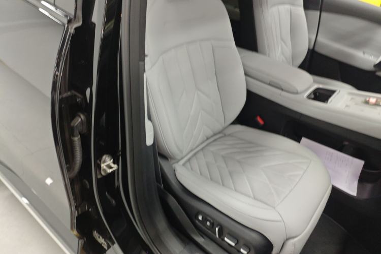 Used Nio ES6 2025 75 kWh Right Front Seat