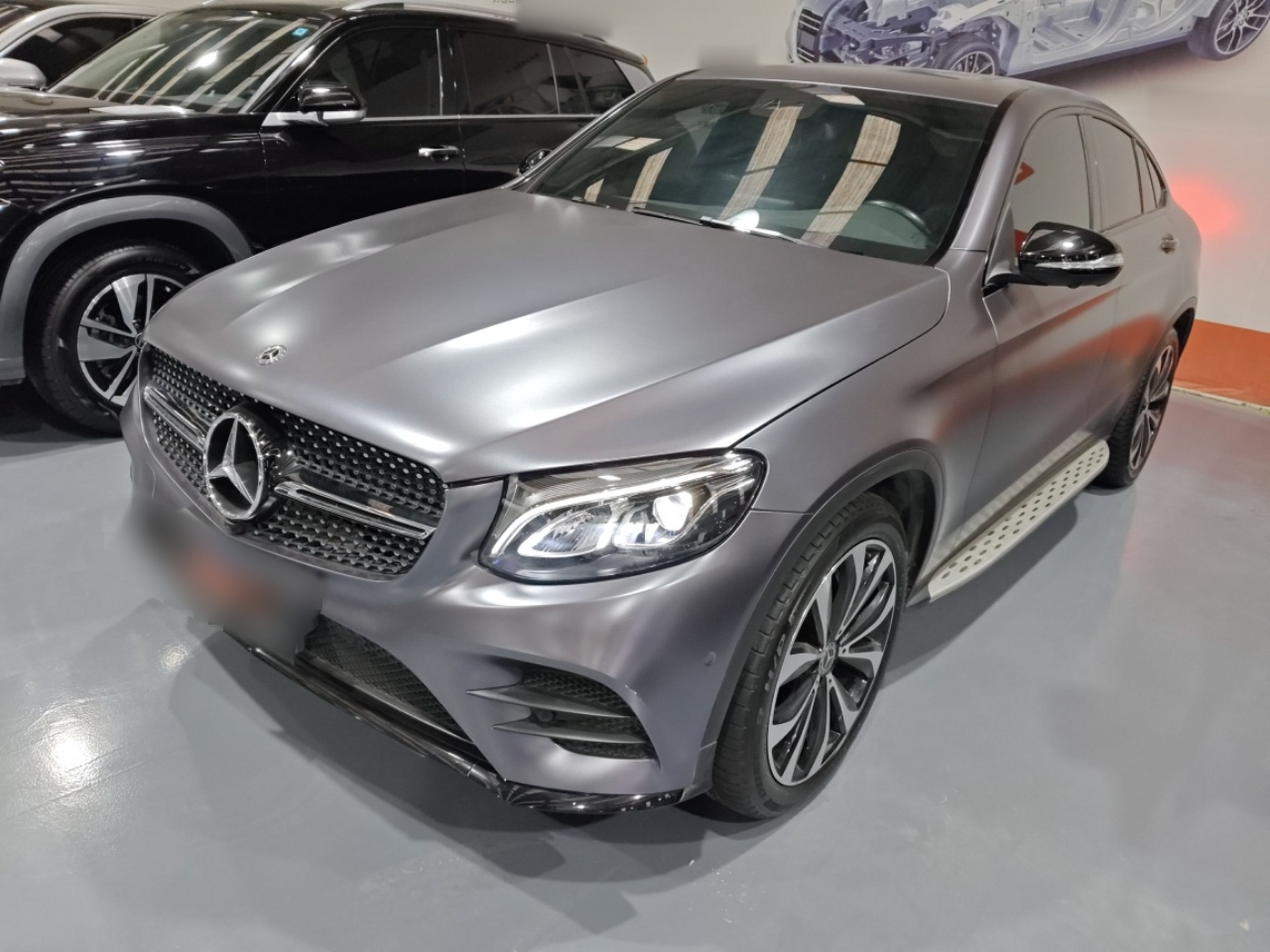 Под передней частью автомобиля