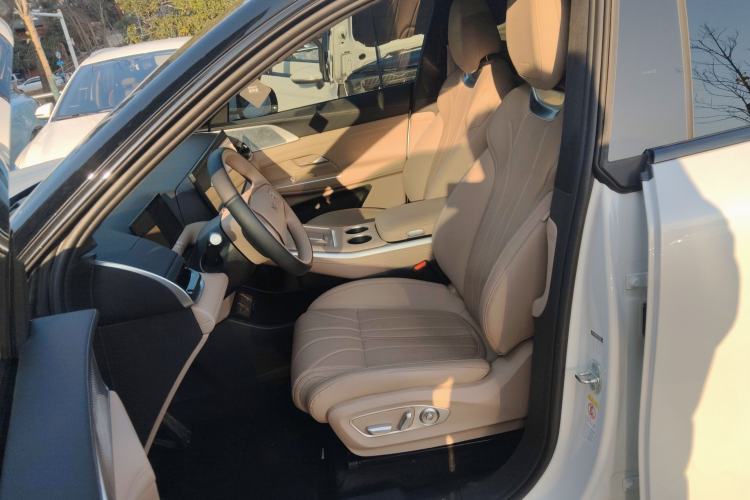 Used XPeng G9 2025 625 Long-Range Max Left Front Seat