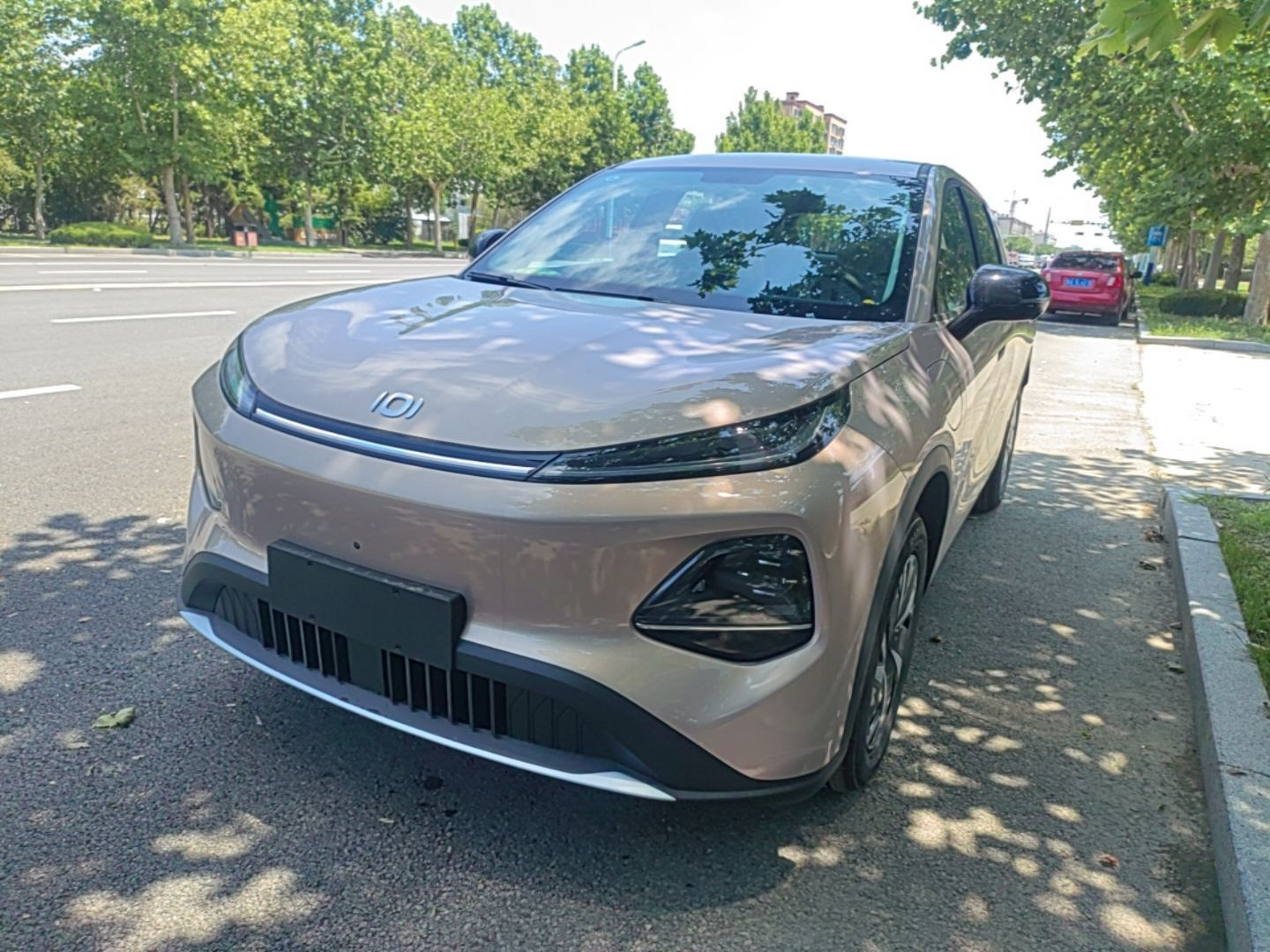 Unter der Vorderseite des Autos