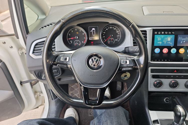 Used Volkswagen Golf Sportsvan 2016 230TSI Automatic Trend Edition Steering Wheel