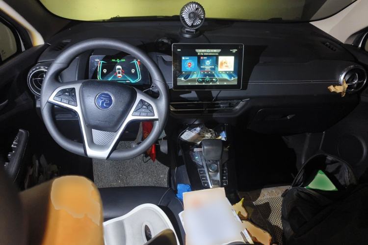 Used BYD Yuan New Energy 2019 EV535 Smart Connect Trendsetting Model Center Console