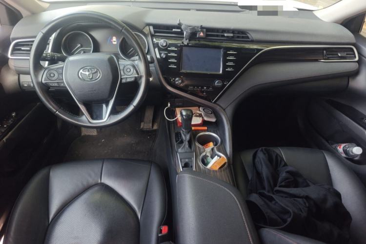 Used Toyota Camry 2018 2.0G Luxury Edition Center Console