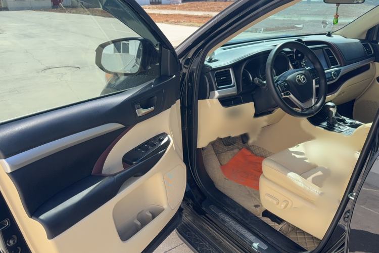 Used Toyota Highlander 2015 2.0T Four-Wheel Drive Luxury Edition 7-Seater Interior 1