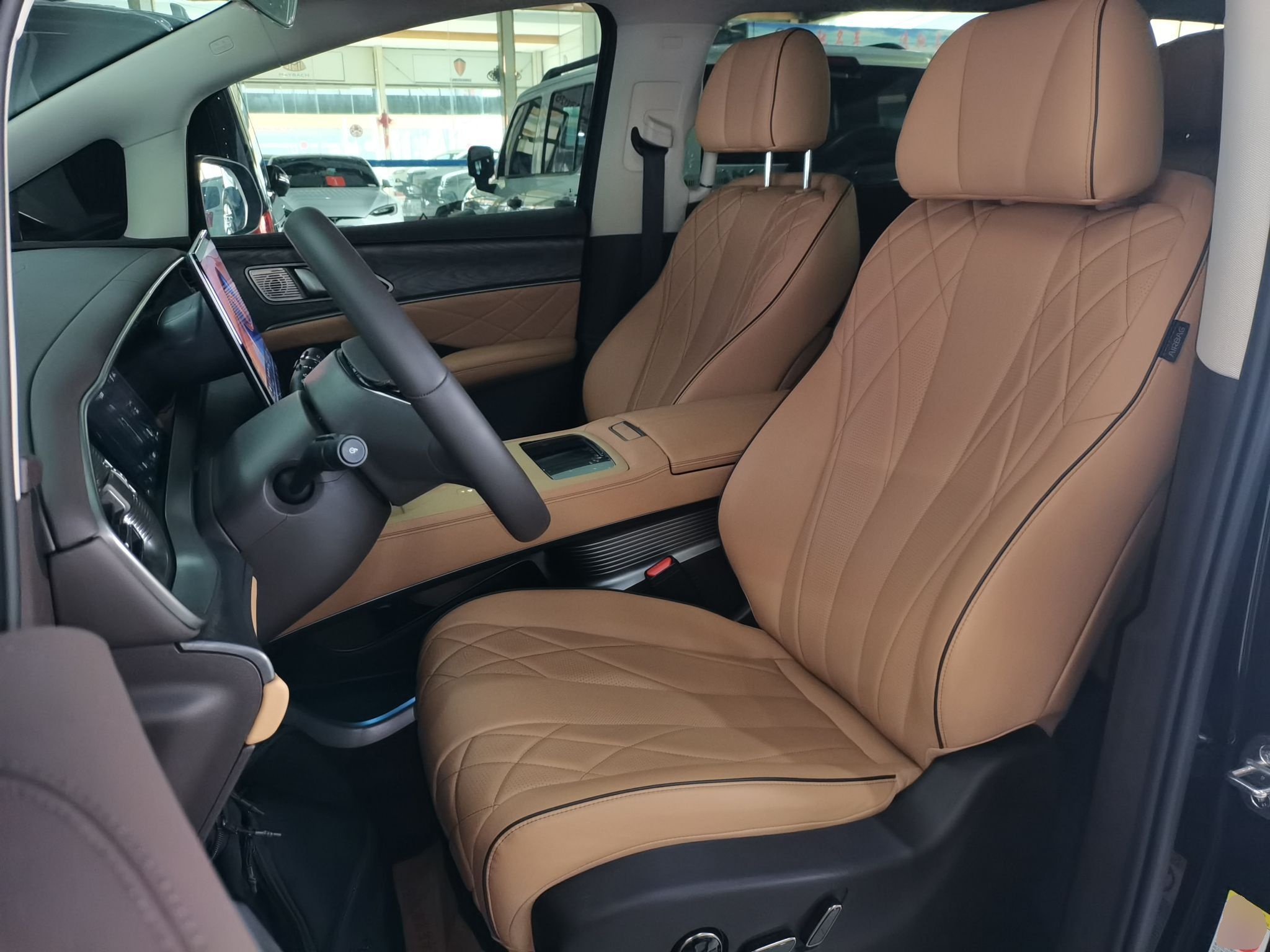 Переднее сиденье в автомобиле