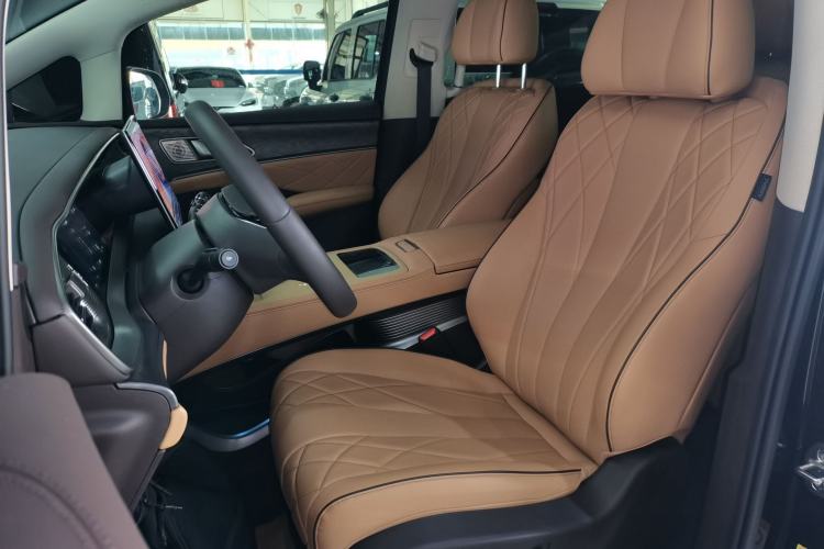 Used Denza D9 2024 DM-i 970 Luxury Model