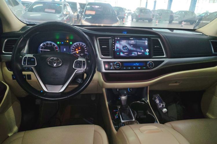 Used Toyota Highlander 2017 2.0T Two-Wheel Drive Luxury Edition 7 Seats Center Console