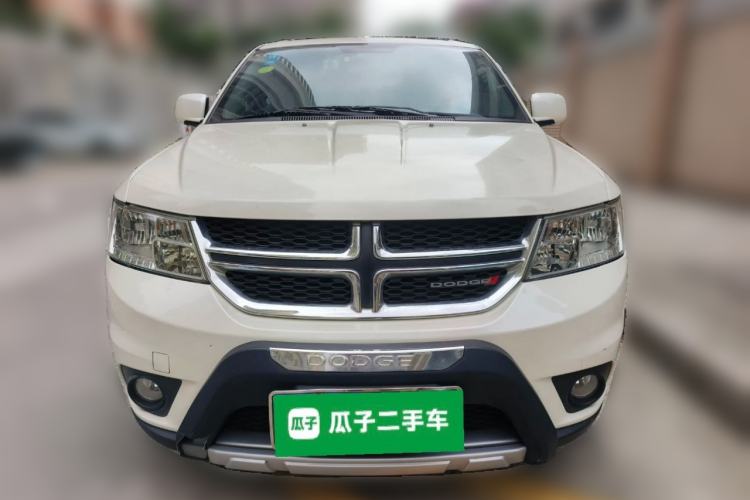 Used Dodge Journey 2013 2.4L Two-Wheel Drive Luxury Version Front