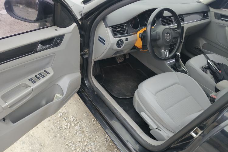 Used Volkswagen Bora 2015 Qihui Edition 1.6L Automatic Fashion Model Driver Seat