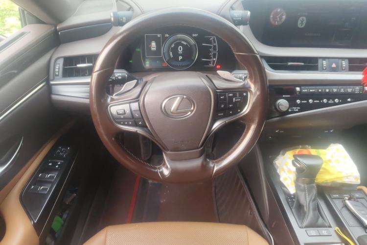 Used Lexus ES 2021 300h Excellence Edition
