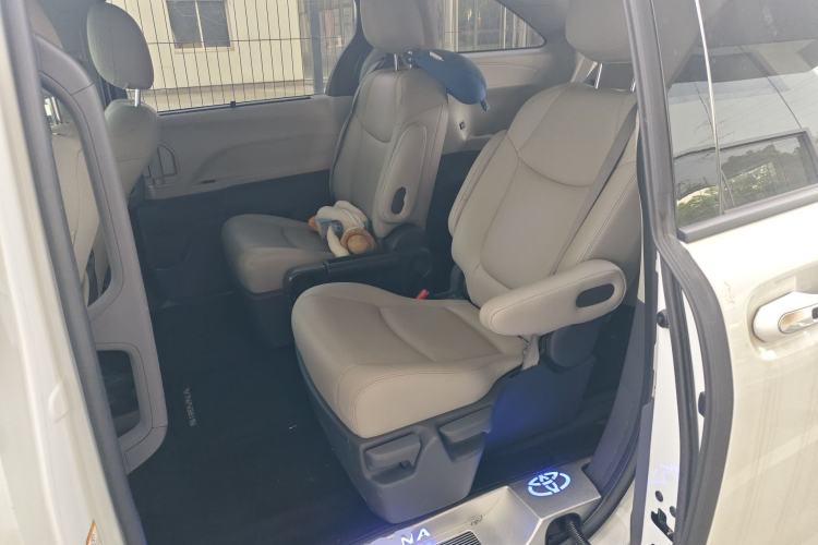 Used Toyota SIENNA 2024 2.5L Hybrid Comfort Edition Left Rear Seat