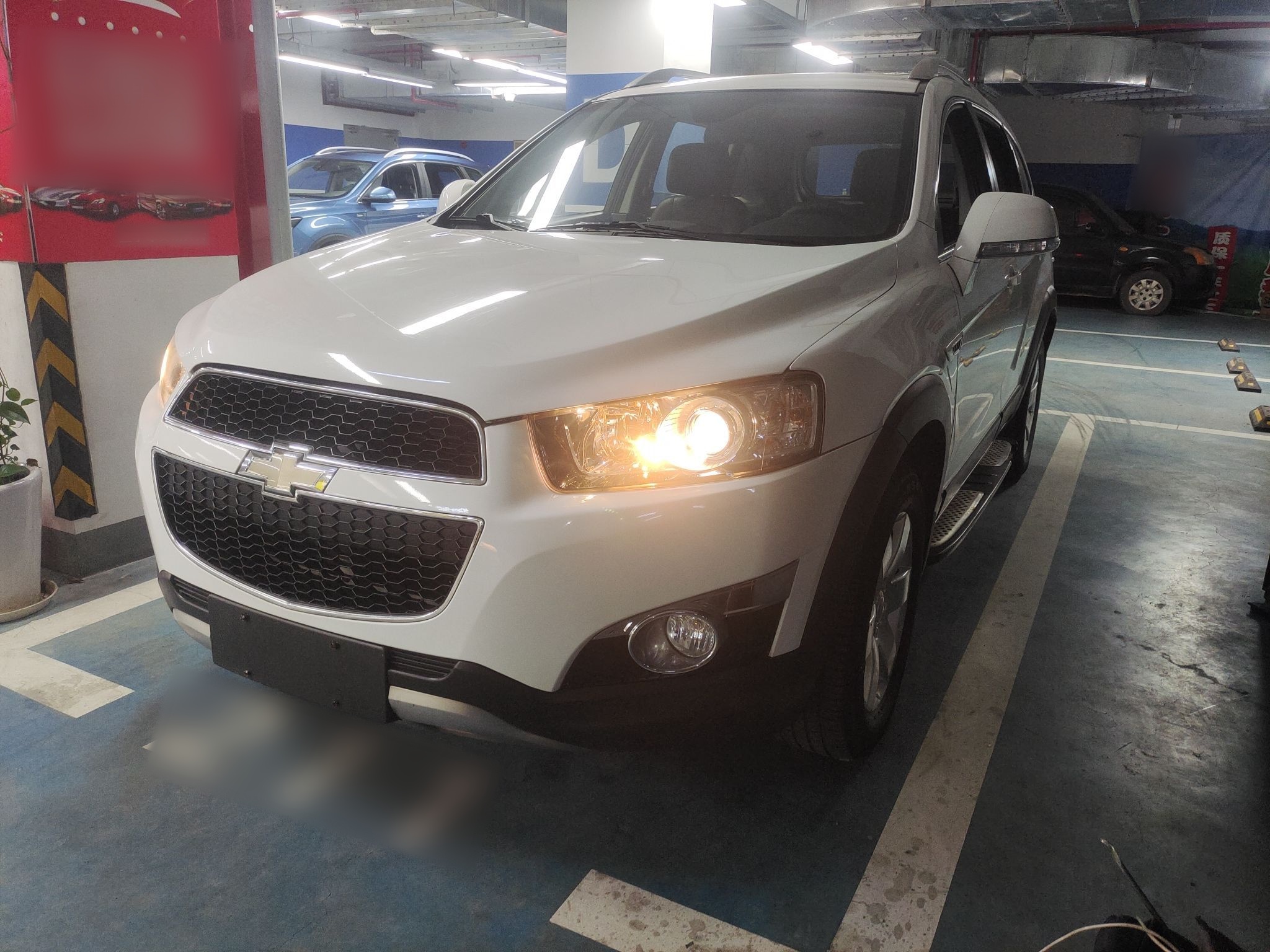 تحت مقدمة السيارة