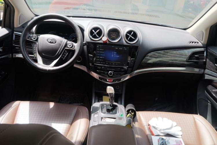 Used BYD S7 2016 2.0T Automatic Flagship Plus Center Console