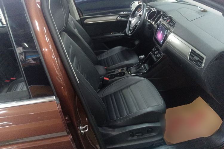 Used Volkswagen Touran 2016 Volkswagen Touran L 330TSI DSG Luxury Edition Right Front Seat