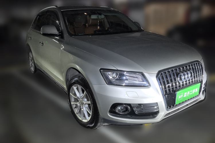 Used Audi Q5 2015 40 TFSI Trendy Edition Front Right 45 Deg