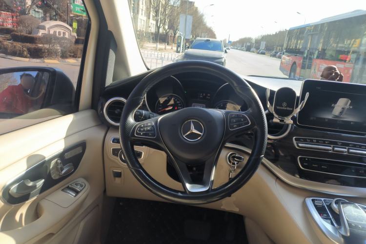 Used Mercedes-Benz V-Class 2016 V 260 Avantgarde Edition
