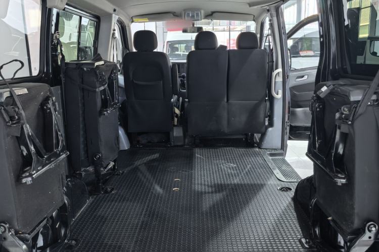 Used SAIC MAXUS Xintu V80 2023 2.0T Manual Classic Aoyuntong Short Wheelbase Ultra-Low Roof 7/8/9-Seater