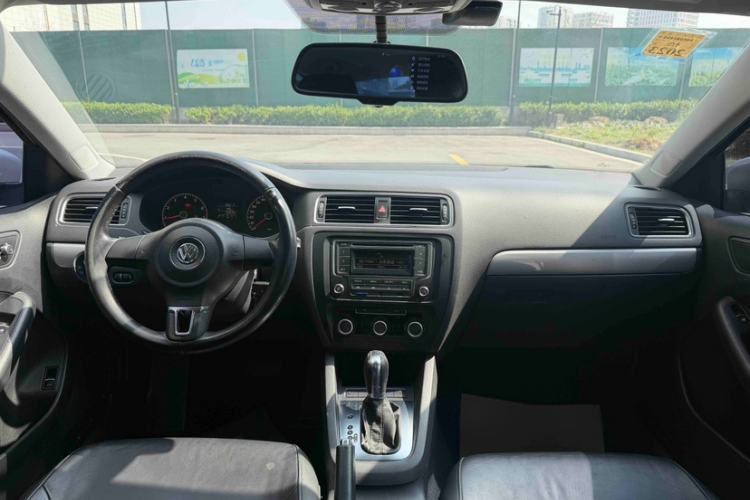 Used Volkswagen Sagitar 2014 Revised Version 1.6L Automatic Comfort Edition Interior 9