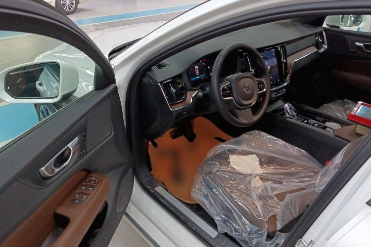 Used Volvo V60 2024 B5 Zhiyuan Luxury Edition
