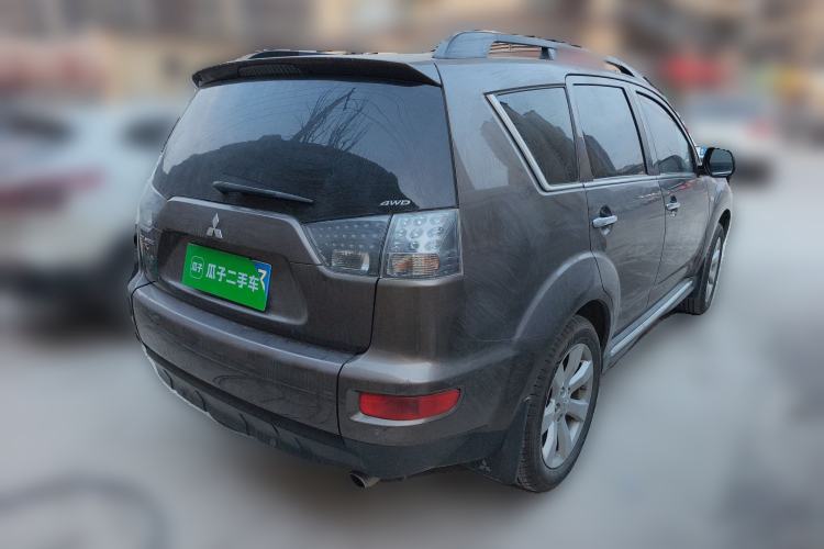 Used Mitsubishi Outlander 2012 Kicks 2.4 Fashion Navigation Edition
