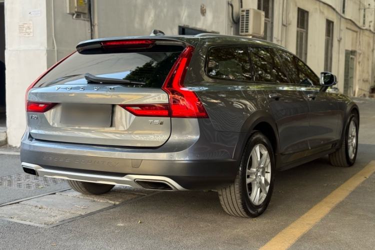 Used Volvo V90 2017 Cross Country T5 AWD Smart Range Edition
