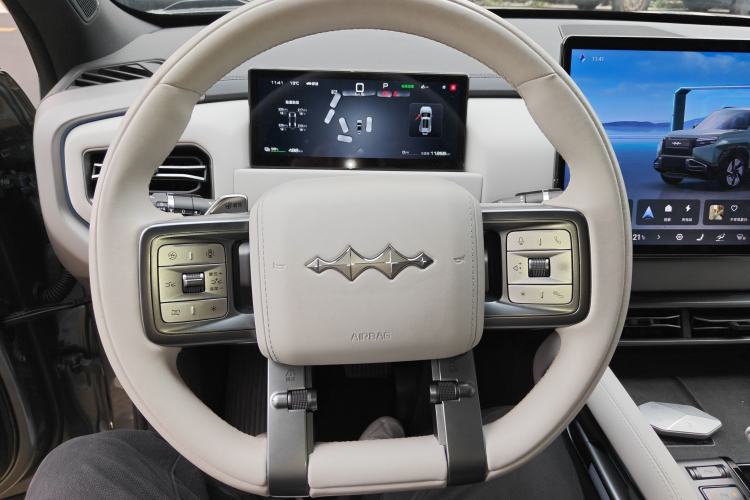 Used Formula Leopard Titanium 3 2025 501KM All-Wheel Drive Intelligent Driving Ultra Version Steering Wheel