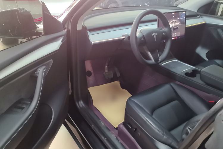 Used Tesla Model Y 2023 Rear-Wheel-Drive Version
