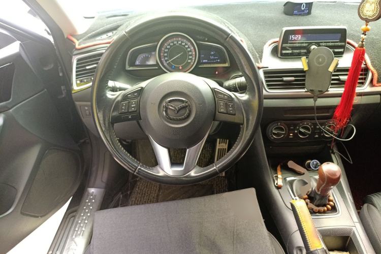 Used Mazda Mazda 3 Axela 2014 Sedan 1.5L Manual Comfort Model
