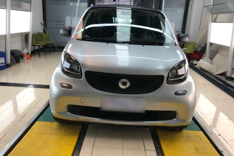 Used smart fortwo 2015 1.0L 52 kW hardtop Dynamic version
